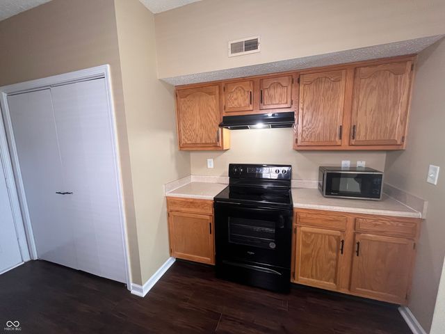 7212 Parklake Place, Indianapolis, IN 46217