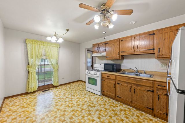 1406 Kaskaskia Avenue, Elgin, IL 60123