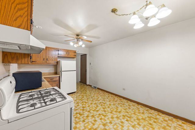 1406 Kaskaskia Avenue, Elgin, IL 60123