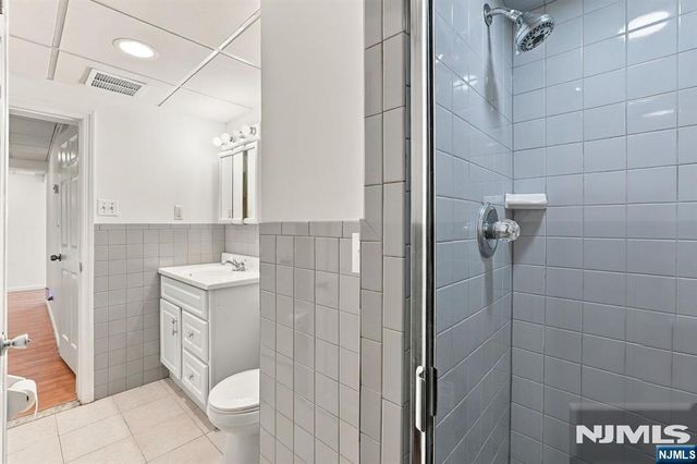 598 Elm Avenue, Ridgefield, NJ 07657