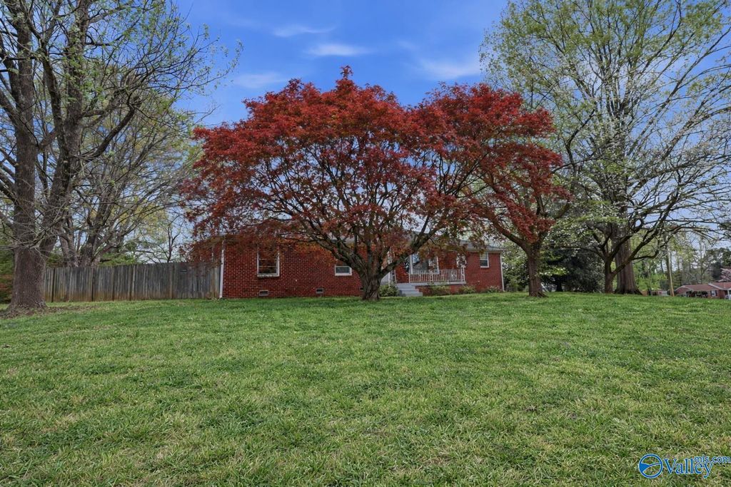 3904 Kenwood Drive NW, Huntsville, AL 35810