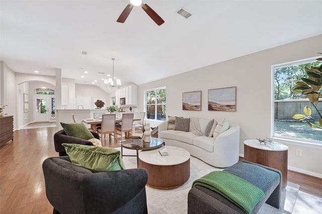 87 N Auburn Path Circle Drive, The Woodlands, TX 77382