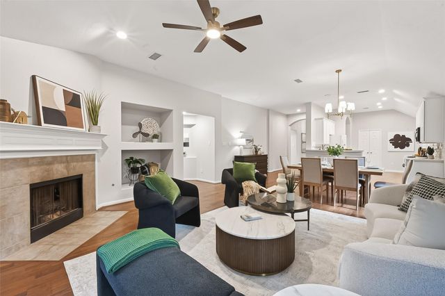 87 N Auburn Path Circle Drive, The Woodlands, TX 77382