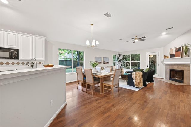 87 N Auburn Path Circle Drive, The Woodlands, TX 77382