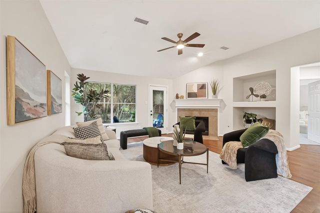 87 N Auburn Path Circle Drive, The Woodlands, TX 77382
