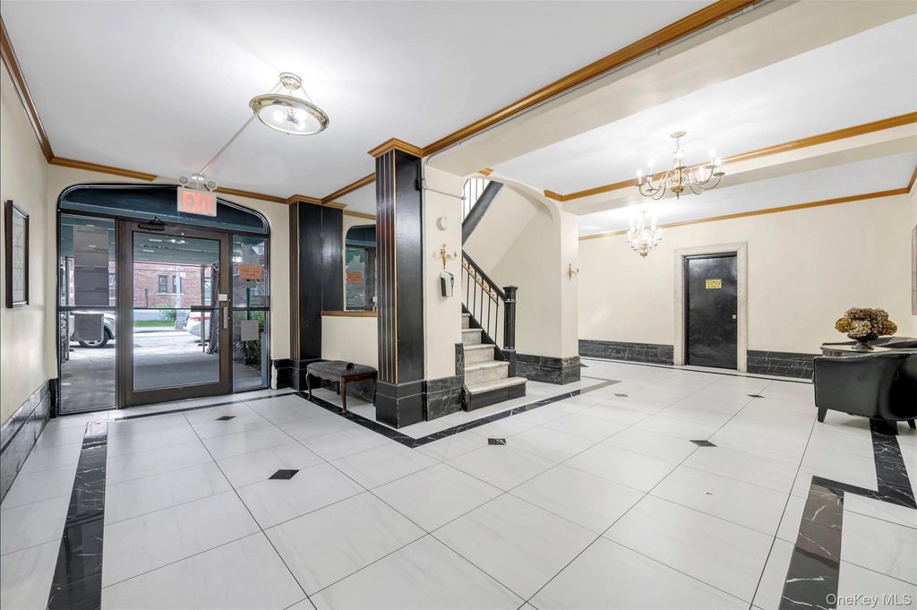 115-25 Metropolitan Avenue 224, Kew Gardens, NY 11418 — photo 2