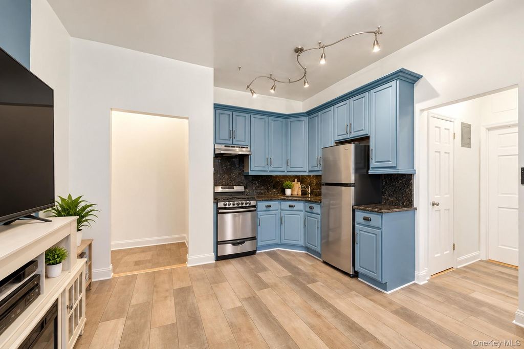 115-25 Metropolitan Avenue 224, Kew Gardens, NY 11418 — photo 5