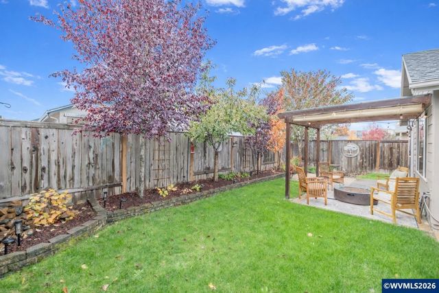 1633 SE Osoberry St, Dallas, OR 97338