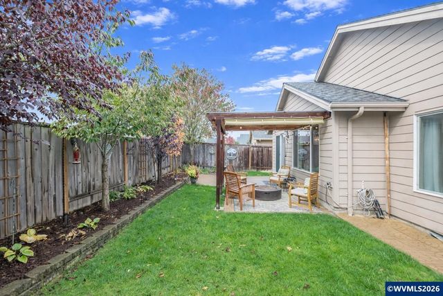 1633 SE Osoberry St, Dallas, OR 97338