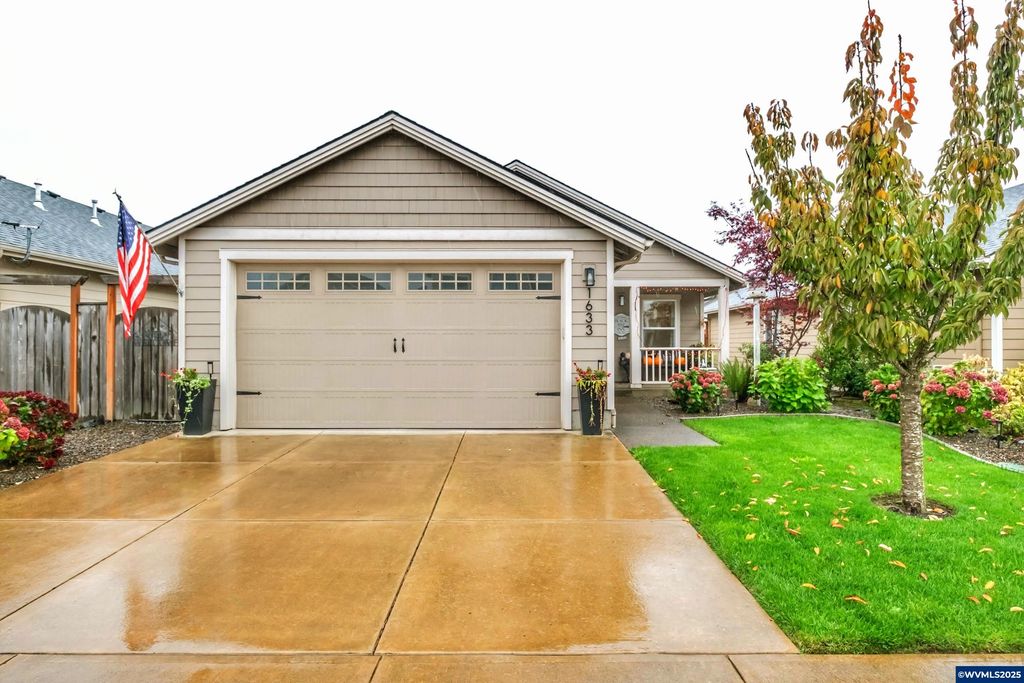 1633 SE Osoberry St, Dallas, OR 97338