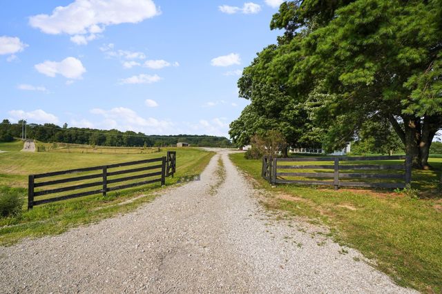 10 Mount Zion Road NW, Lancaster, OH 43130