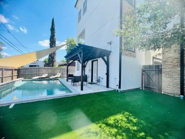 1518 Tarley Street, Houston, TX 77009