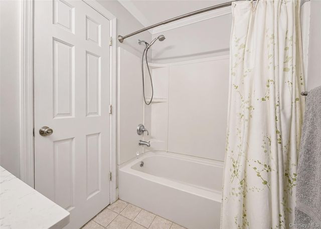 4476 Express Drive S, Ronkonkoma, NY 11779