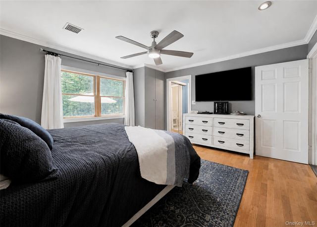 4476 Express Drive S, Ronkonkoma, NY 11779