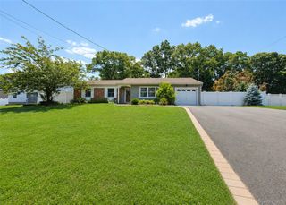4476 Express Drive S, Ronkonkoma, NY 11779