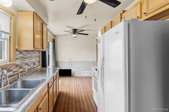 4722 Birchcrest Drive, Flint, MI 48504