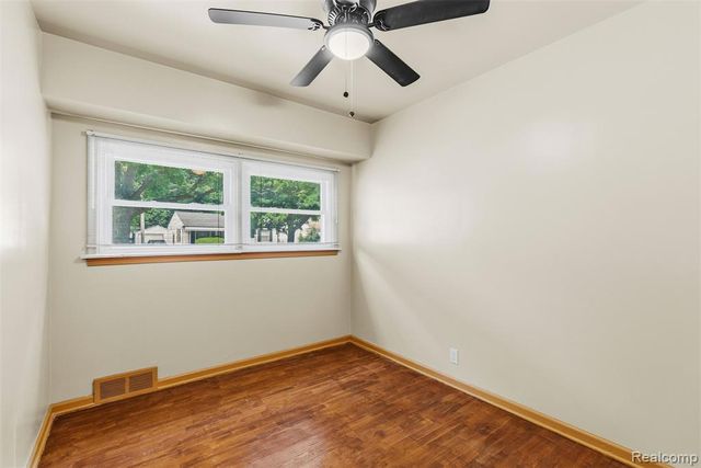 4722 Birchcrest Drive, Flint, MI 48504