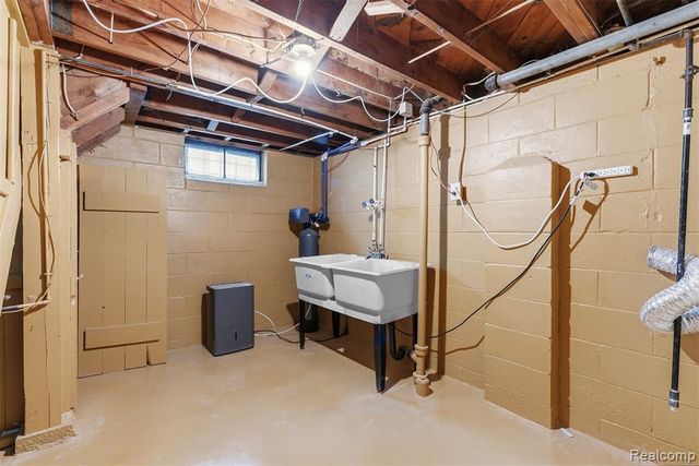 4722 Birchcrest Drive, Flint, MI 48504