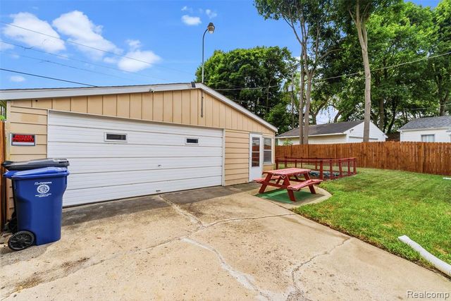 4722 Birchcrest Drive, Flint, MI 48504