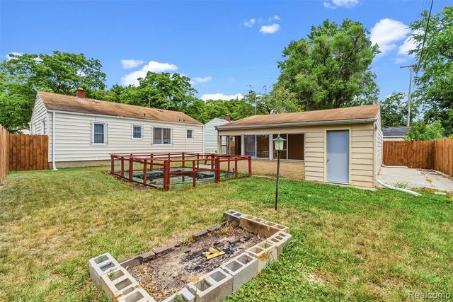 4722 Birchcrest Drive, Flint, MI 48504