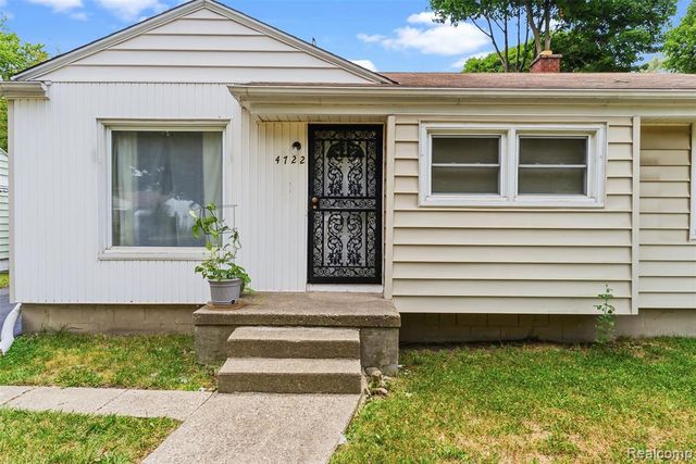 4722 Birchcrest Drive, Flint, MI 48504
