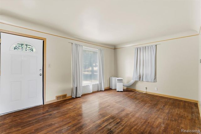 4722 Birchcrest Drive, Flint, MI 48504