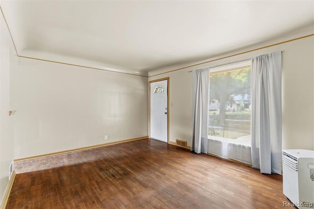 4722 Birchcrest Drive, Flint, MI 48504
