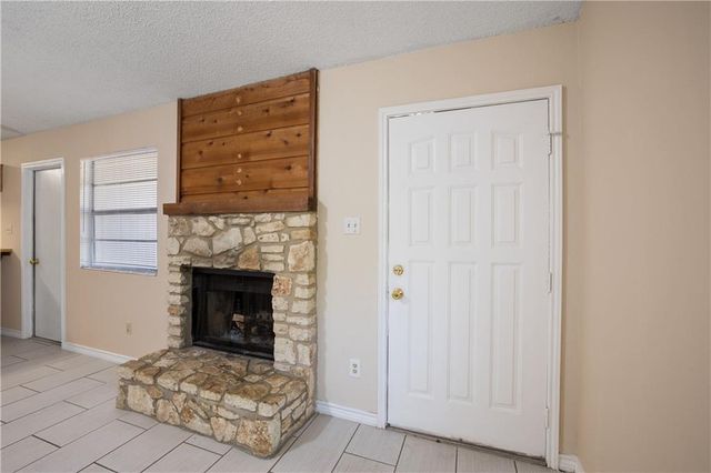 906 Country Aire DR A, Round Rock, TX 78664