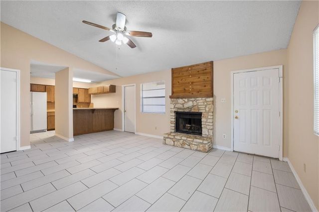 906 Country Aire DR A, Round Rock, TX 78664