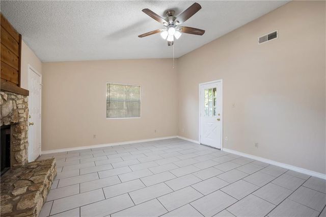 906 Country Aire DR A, Round Rock, TX 78664