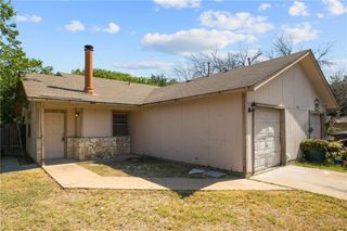 906 Country Aire DR A, Round Rock, TX 78664