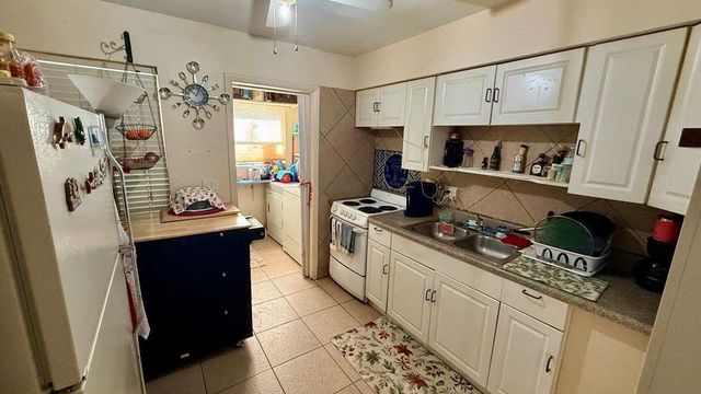 280 NE 40th Court, Oakland Park, FL 33334