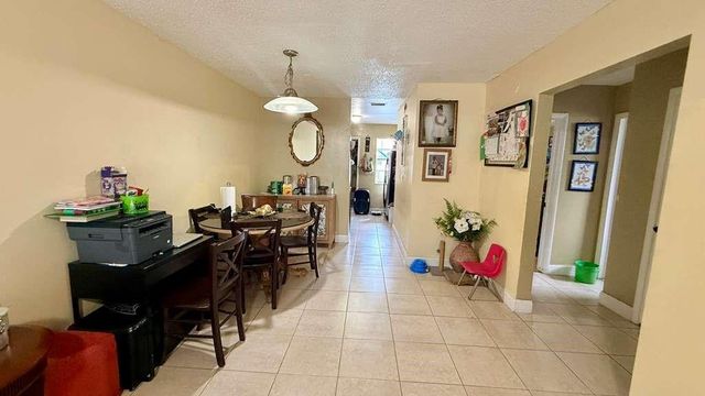 280 NE 40th Court, Oakland Park, FL 33334
