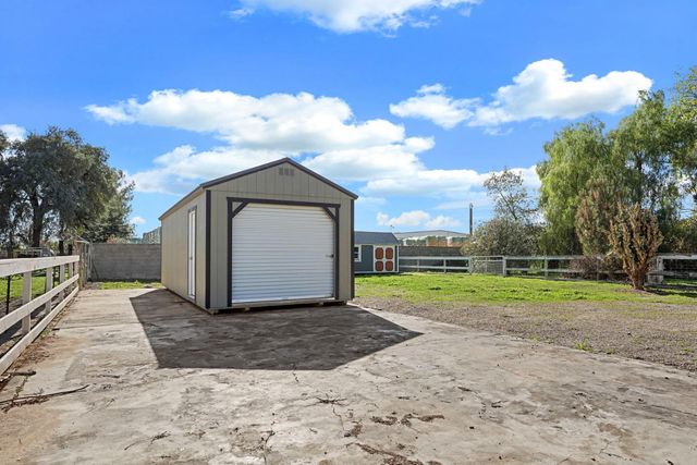 12718 Locke Rd, Lockeford, CA 95237