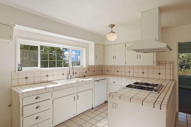 12718 Locke Rd, Lockeford, CA 95237