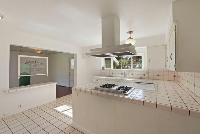 12718 Locke Rd, Lockeford, CA 95237