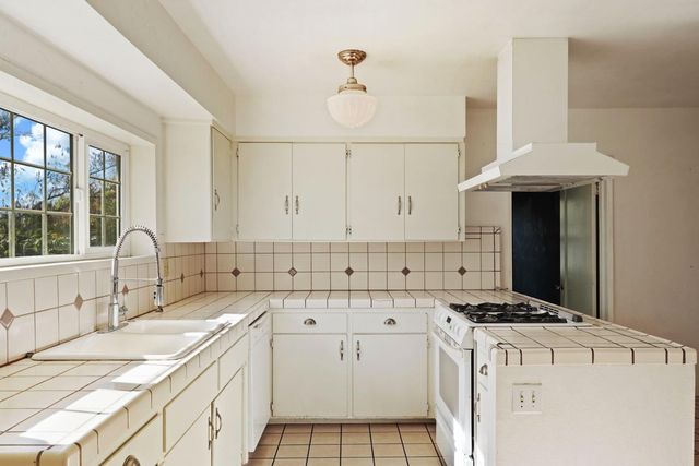 12718 Locke Rd, Lockeford, CA 95237