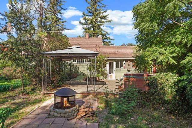 12718 Locke Rd, Lockeford, CA 95237