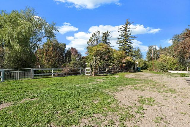 12718 Locke Rd, Lockeford, CA 95237