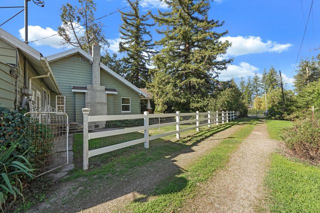 12718 Locke Rd, Lockeford, CA 95237