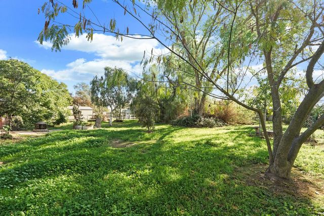 12718 Locke Rd, Lockeford, CA 95237