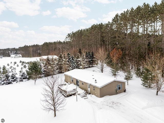 8127 Wood Road, Kingsley, MI 49649