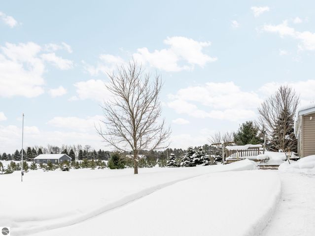 8127 Wood Road, Kingsley, MI 49649