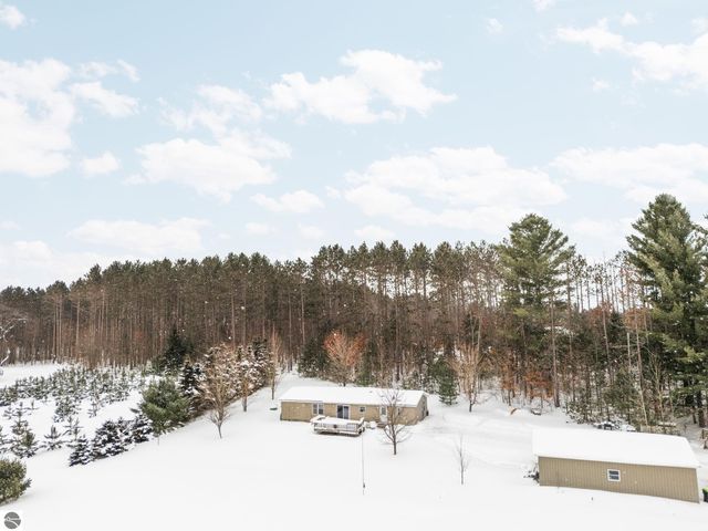 8127 Wood Road, Kingsley, MI 49649