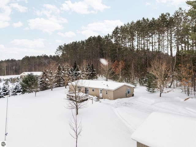 8127 Wood Road, Kingsley, MI 49649