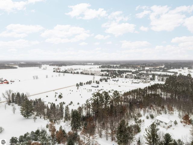 8127 Wood Road, Kingsley, MI 49649