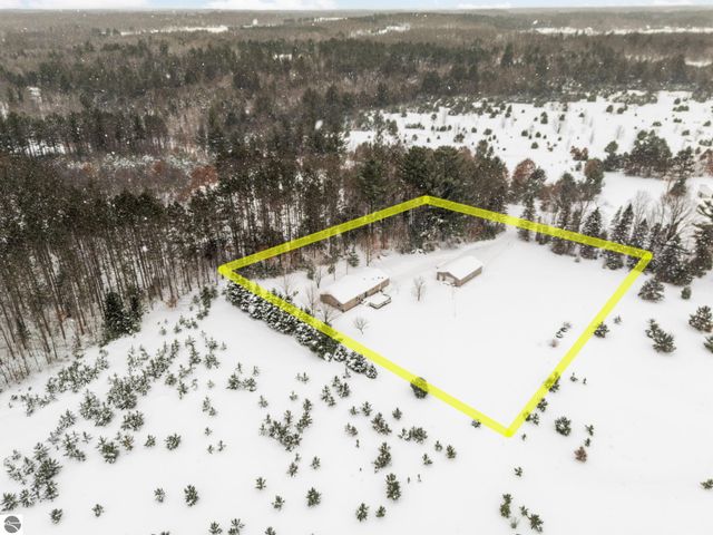 8127 Wood Road, Kingsley, MI 49649