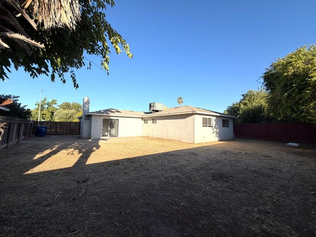 4689 N Feland Avenue, Fresno, CA 93722