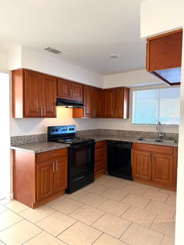 4689 N Feland Avenue, Fresno, CA 93722