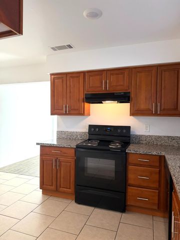 4689 N Feland Avenue, Fresno, CA 93722